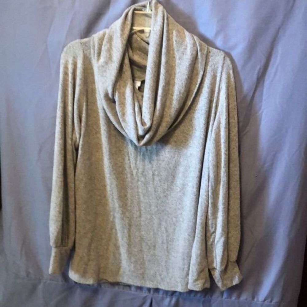 🟢NWOT Light sweater with cowl neck and cuff sleeve